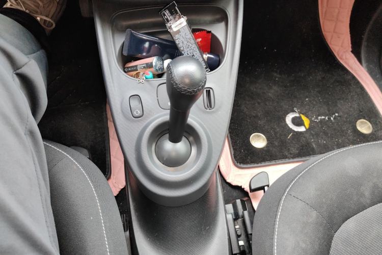 Used smart fortwo 2018 1.0L 52kW Hardtop Passion Edition China V Standard Gear Lever