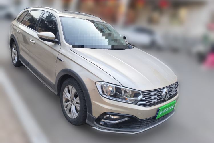 Used Volkswagen C-TREK 2017 230TSI Manual Comfort Version Front Right 45 Deg