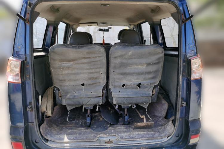 Used Dongfeng Shuaike 2011 1.5L Manual Standard Model 7 Seats China IV Standard Trunk