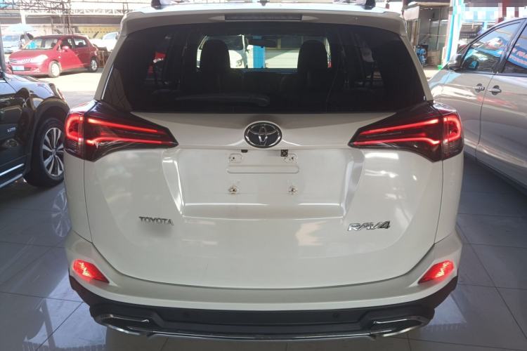 Used Toyota RAV4 2016 2.0L CVT Two-Wheel Drive Fashion Edition China V Standard