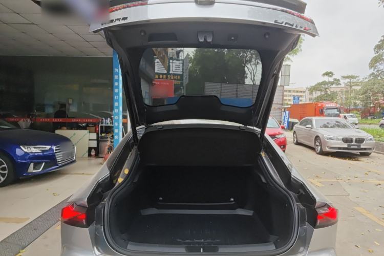 Used CHANGAN UNI-V 2022 1.5T Prestige Version Trunk