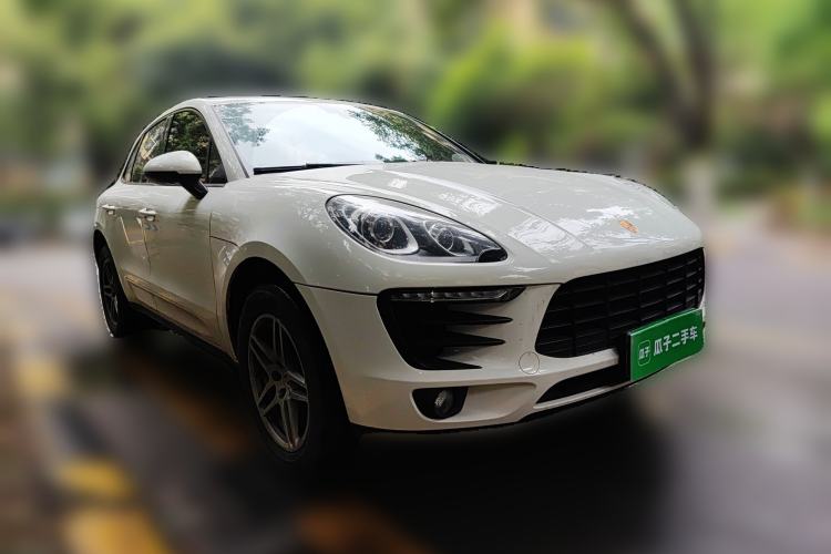 Used Porsche Macan 2017 Macan 2.0T Front Right 45 Deg