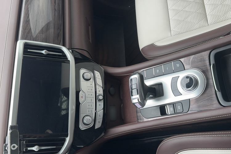 Used Great Wall Poer 2021 2.0T Global Version Automatic Diesel 4x4 Prestige Standard Cab GW4D20M Interior 5