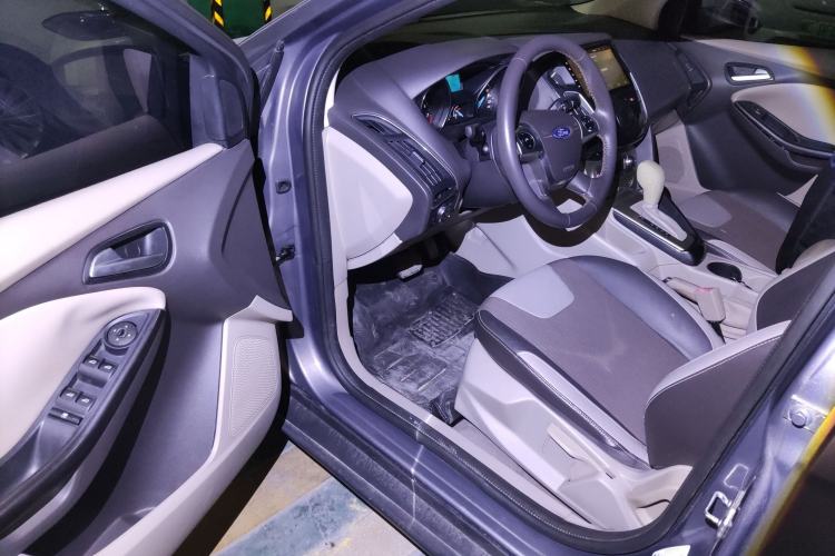 Used Ford Focus 2012 Sedan 1.6L Automatic Fashion Edition