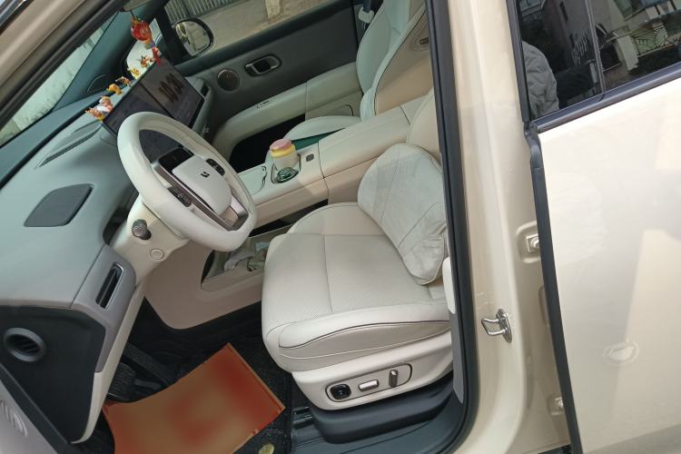 Used Li Auto i6 2025 Model Two-Wheel-Drive Standard Type
