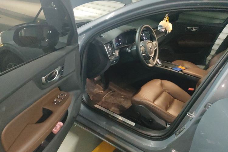 Used Volvo S60 2023 B4 Zhiyi Luxury Edition