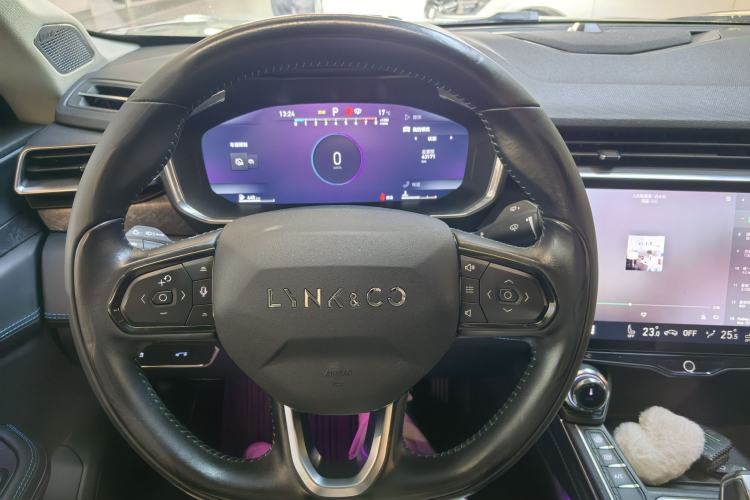 Used Lynk & Co 05 2022 2.0T Two-Wheel Drive Shine Halo Interior 5