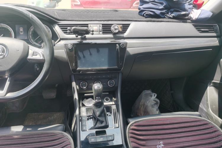 Used Skoda Superb 2016 TSI330 DSG Smart Drive Edition Center Console