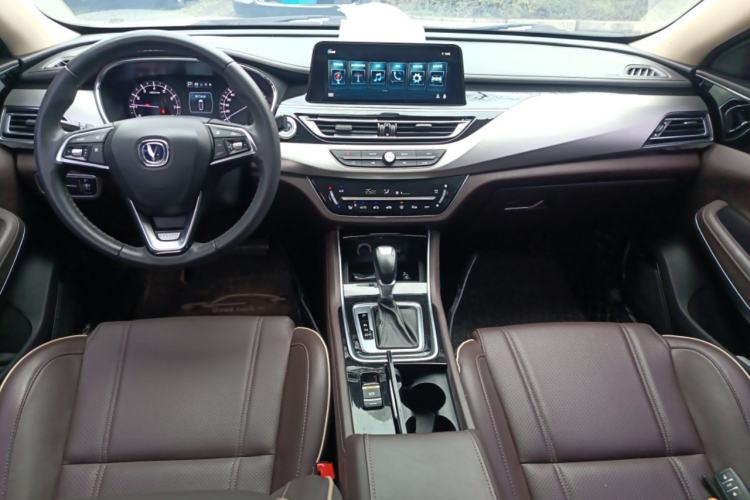 Used CHANGAN Raeton CC 2018 1.5T Automatic Haoya Model Guangmang Edition China V Standard Center Console