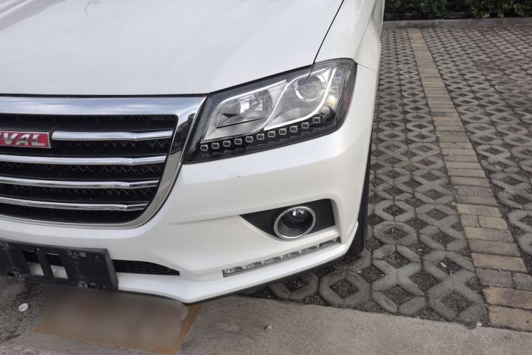 Used Haval H2 2017 Red-Label 1.5T Manual Two-Wheel Drive Luxury Model Left Front Headlight