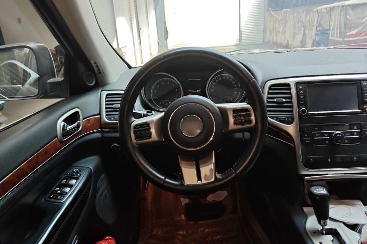 Used Jeep Grand Cherokee 2011 3.6L Luxury Navigation Edition Steering Wheel