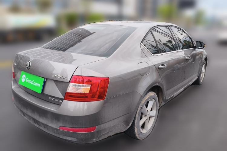 Used Skoda Octavia 2015 1.6L Automatic Yijie Edition Rear Right 45 Deg