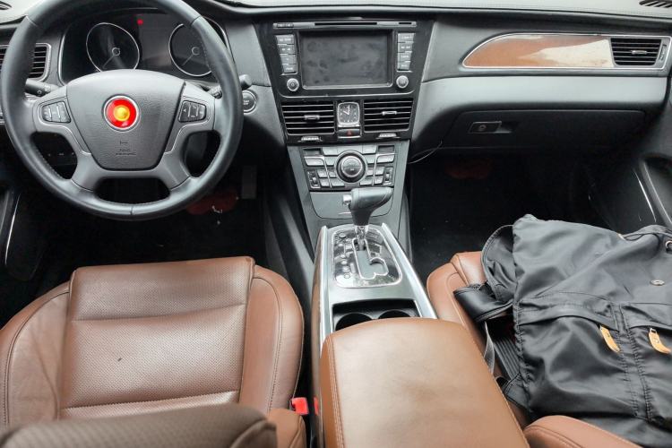 Used Hongqi H7 2017 2.0T Luxury Model Center Console