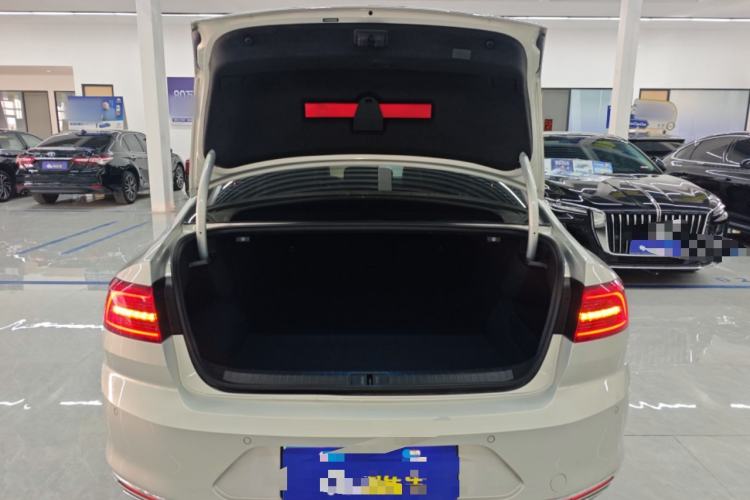 Used Volkswagen Magotan 2017 330TSI DSG Luxury Model Trunk