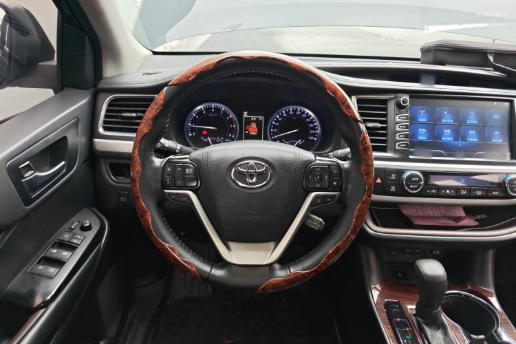 Used Toyota Highlander 2018 2.0T Four-Wheel Drive Luxury Version 7 Seats China VI Standard Steering Wheel