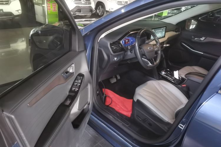 Used Ford Escape 2020 EcoBoost 245 Four-Wheel Drive Luxury Edition
