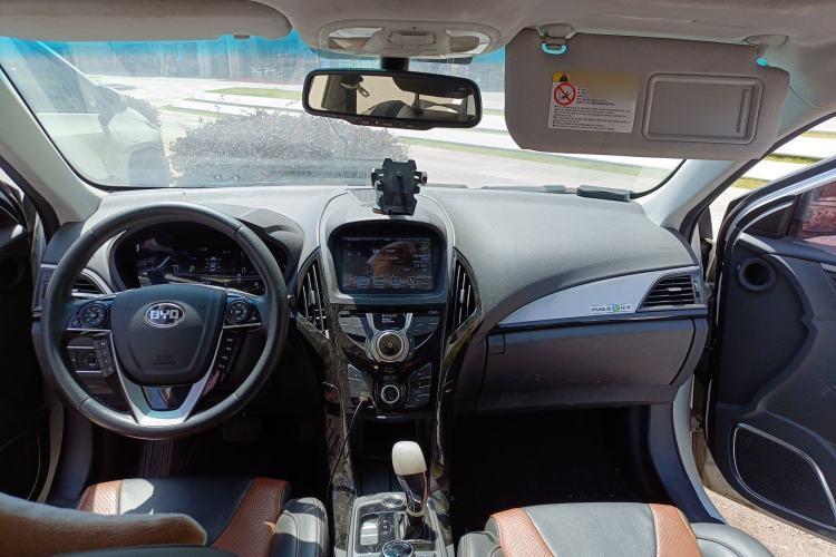 Used BYD Qin New Energy 2015 1.5T Dual-Crown Flagship Plus Edition
