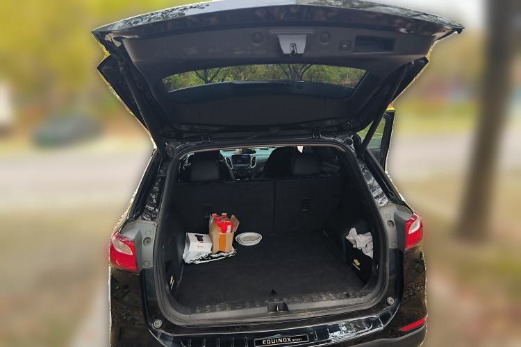 Used Chevrolet Equinox 2018 RS 550T Automatic All-Wheel-Drive Boundary Edition Trunk