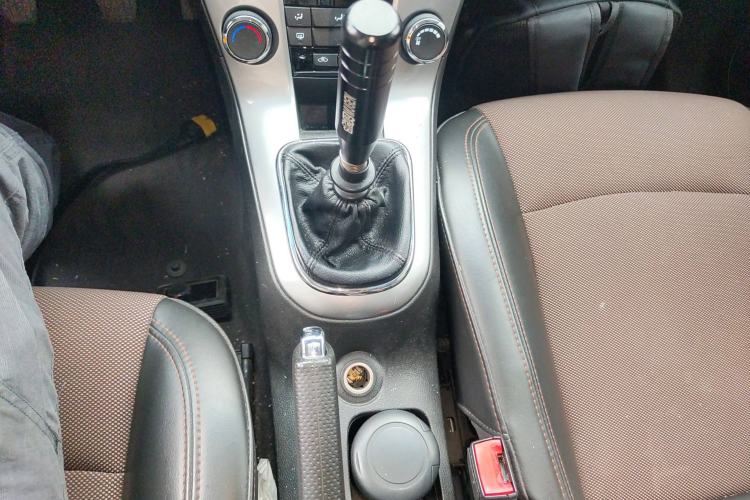 Used Chevrolet Cruze 2015 Hatchback 1.6L Manual Comfort Edition