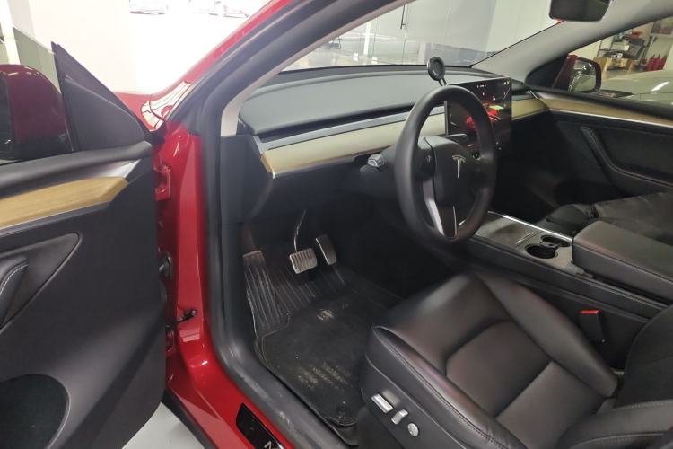 Used Tesla Model Y 2022 Long-Range All-Wheel-Drive Version