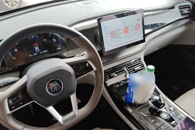 Used BYD Qin PLUS 2023 Champion Edition DM-i 55KM Leading Model Center Console