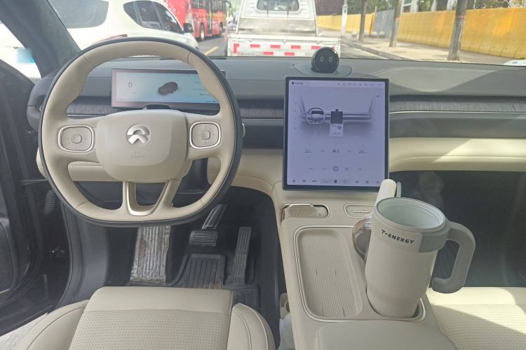 Used Nio ES6 2023 75 kWh Center Console