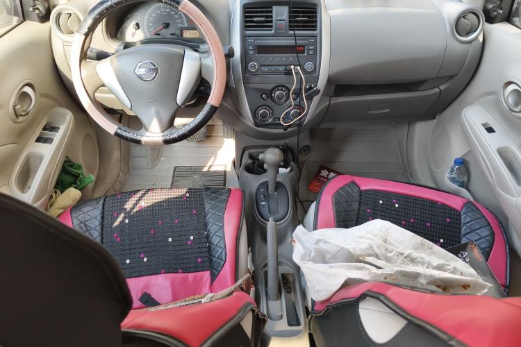 Used Nissan Sunny 2015 1.5XE CVT Comfort Edition Center Console