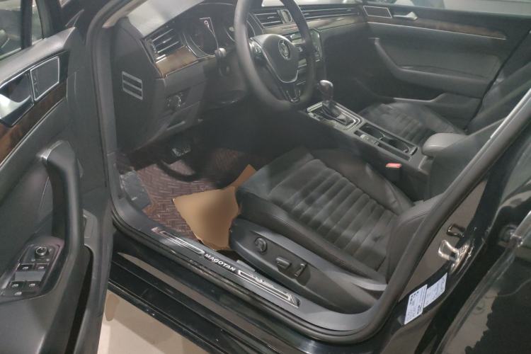 Used Volkswagen Magotan 2017 330TSI DSG Luxury Model
