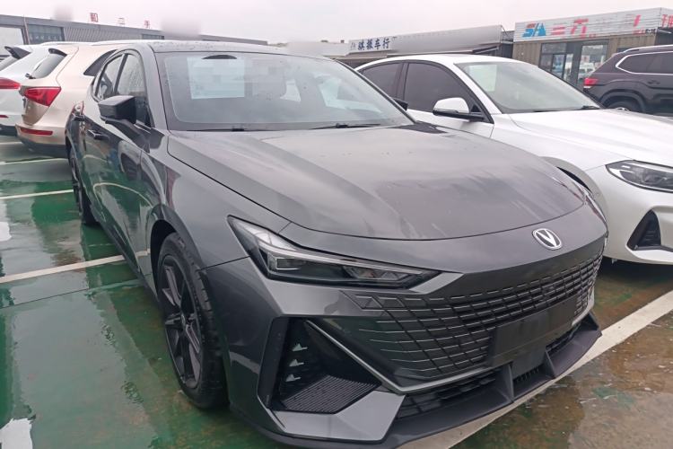 Used Changan UNI-V 2022 1.5T Prestige Version