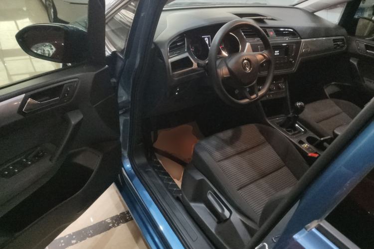 Used Volkswagen Touran 2016 Volkswagen Touran L 280TSI Manual Trend Edition Driver Seat