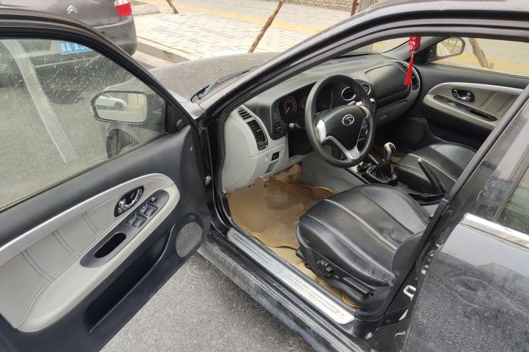 Used Soueast V3 Lingyue 2011 Revised Version 1.5L Manual – Style Edition
