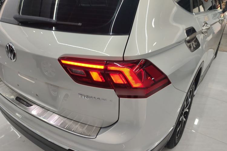 Used Volkswagen Tiguan L 2018 330TSI Automatic Two-Wheel Drive Luxury Edition Right Rear Taillight
