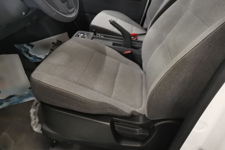 Used Wuling Yangguang 2024 300km Range Practical Window-Sealed Version 60kW Left Front Seat