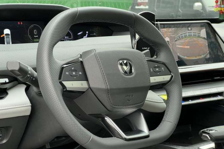 Used Changan UNI-V iDD 2023 ZhiDian iDD 1.5T 113km ZhiKu Model
