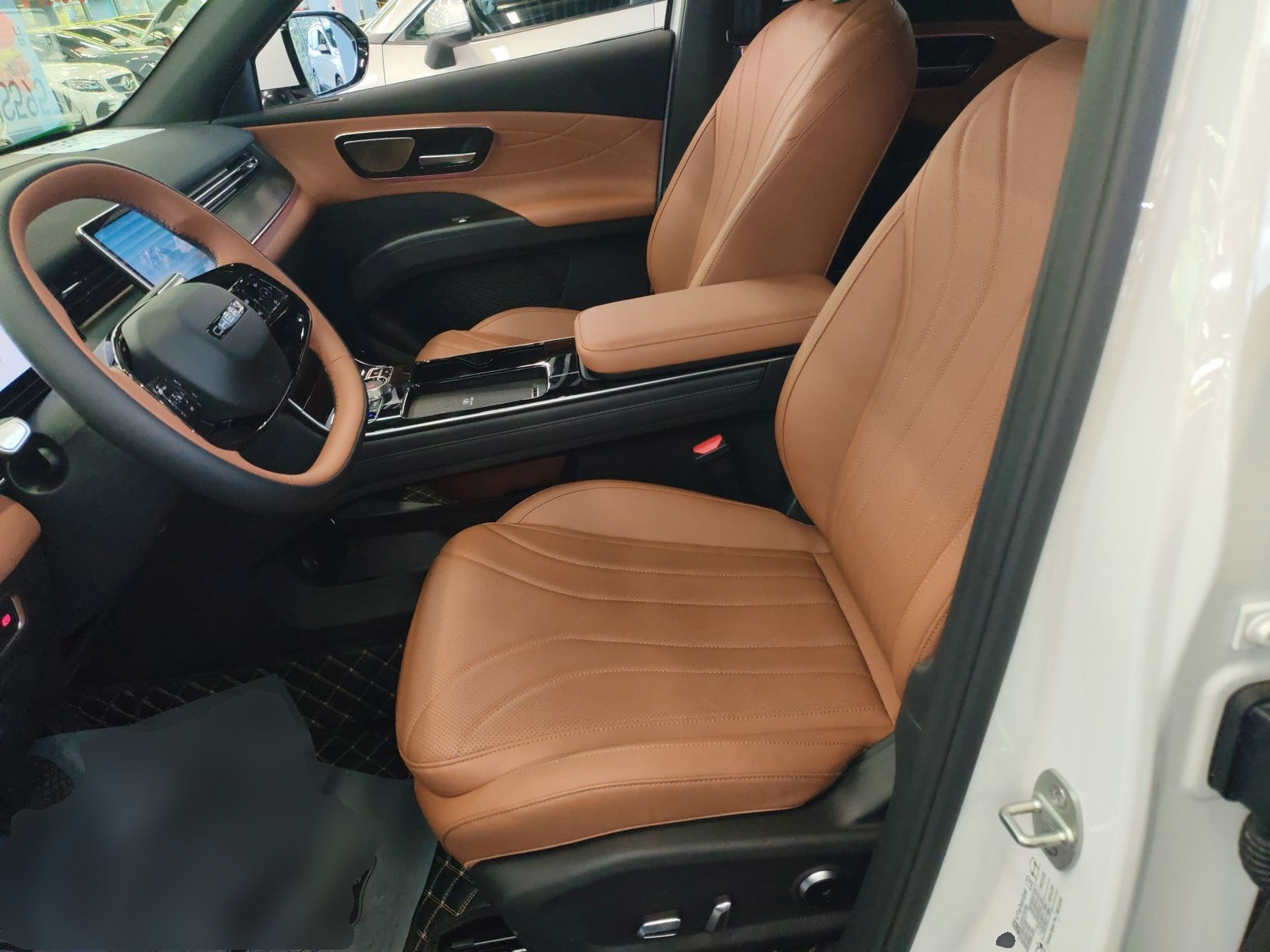 المقاعد الأمامية داخل السيارة