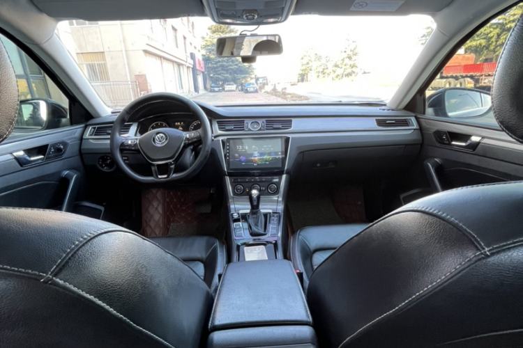 Used Volkswagen Passat 2015 1.8TSI DSG Prestige Edition Interior 2