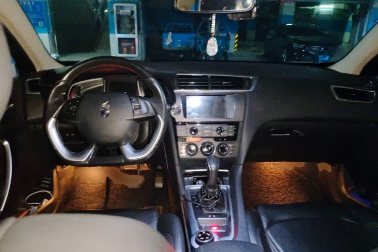 Used DS 6 2016 1.6T Luxury Edition THP160 Center Console