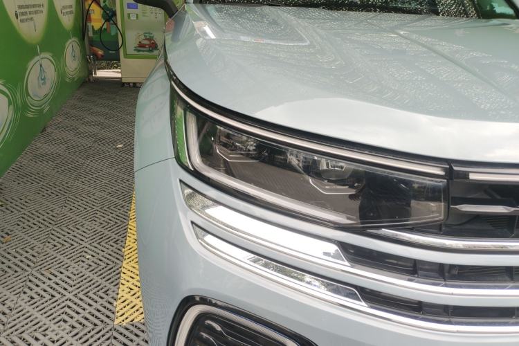 Used Volkswagen Tavendor 2023 330TSI Luxury Touring Edition Right Front Headlight