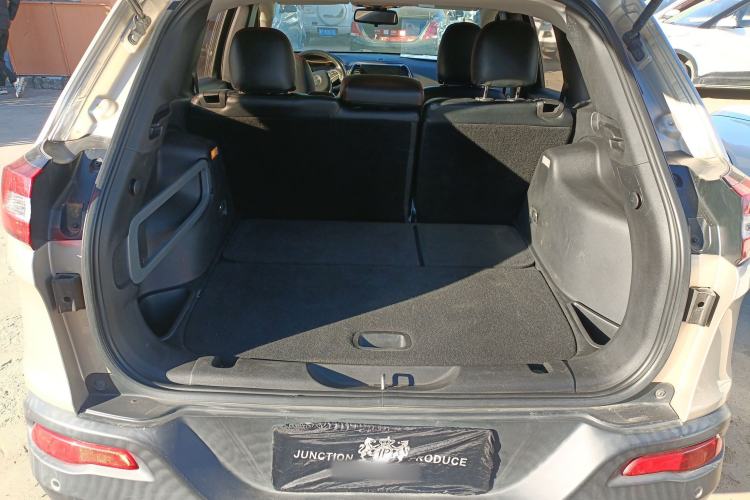 Used Jeep Cherokee 2016 2.0L Leading Edition
