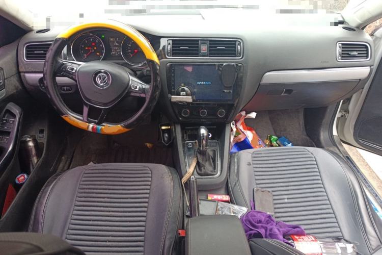 Used Volkswagen Sagitar 2018 1.6L Automatic Comfort Model Center Console