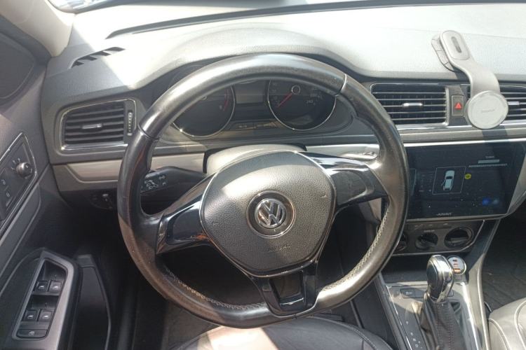 Used Volkswagen Gran Lavida 2015 1.6L Automatic Comfort Edition
