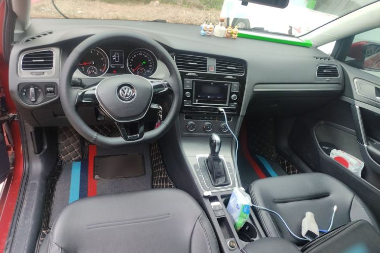 Used Volkswagen Golf 2014 1.6L Automatic Comfort Model Center Console