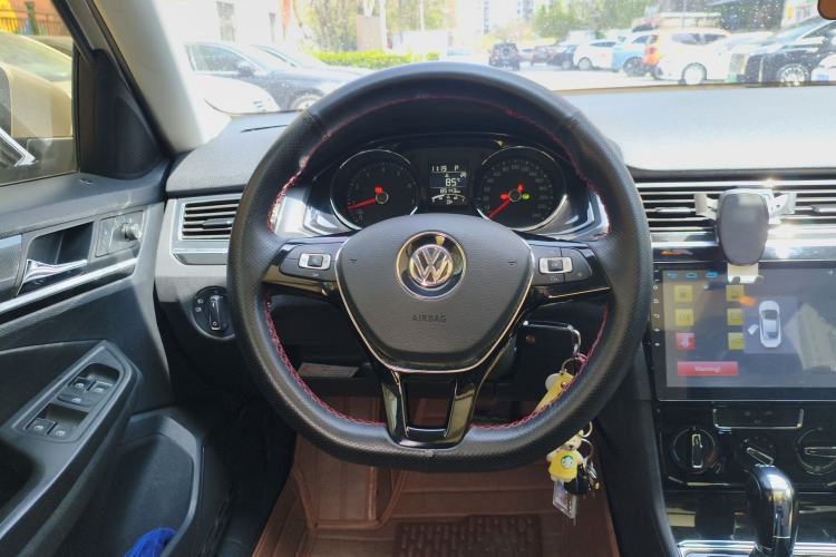 Used Volkswagen C-TREK 2017 230TSI DSG Comfort Version Steering Wheel