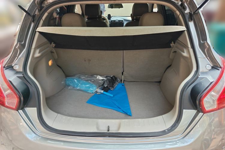 Used Nissan Tiida 2011 1.6L CVT Smart Version Trunk