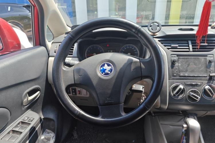 Used Venucia R50 2015 1.6L Automatic Fashion Edition Steering Wheel