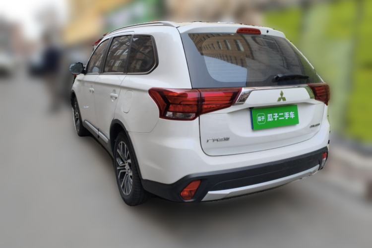 Used Mitsubishi Outlander 2018 2.0L Two-Wheel Drive Glory Edition 5 Seats Rear Left 45 Deg