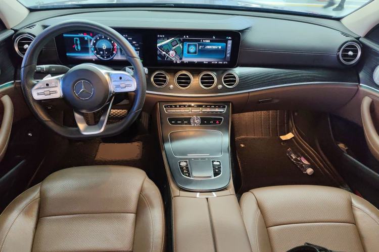 Used Mercedes-Benz E-Class 2019 Restyled E 300 L Sport Luxury Edition Center Console