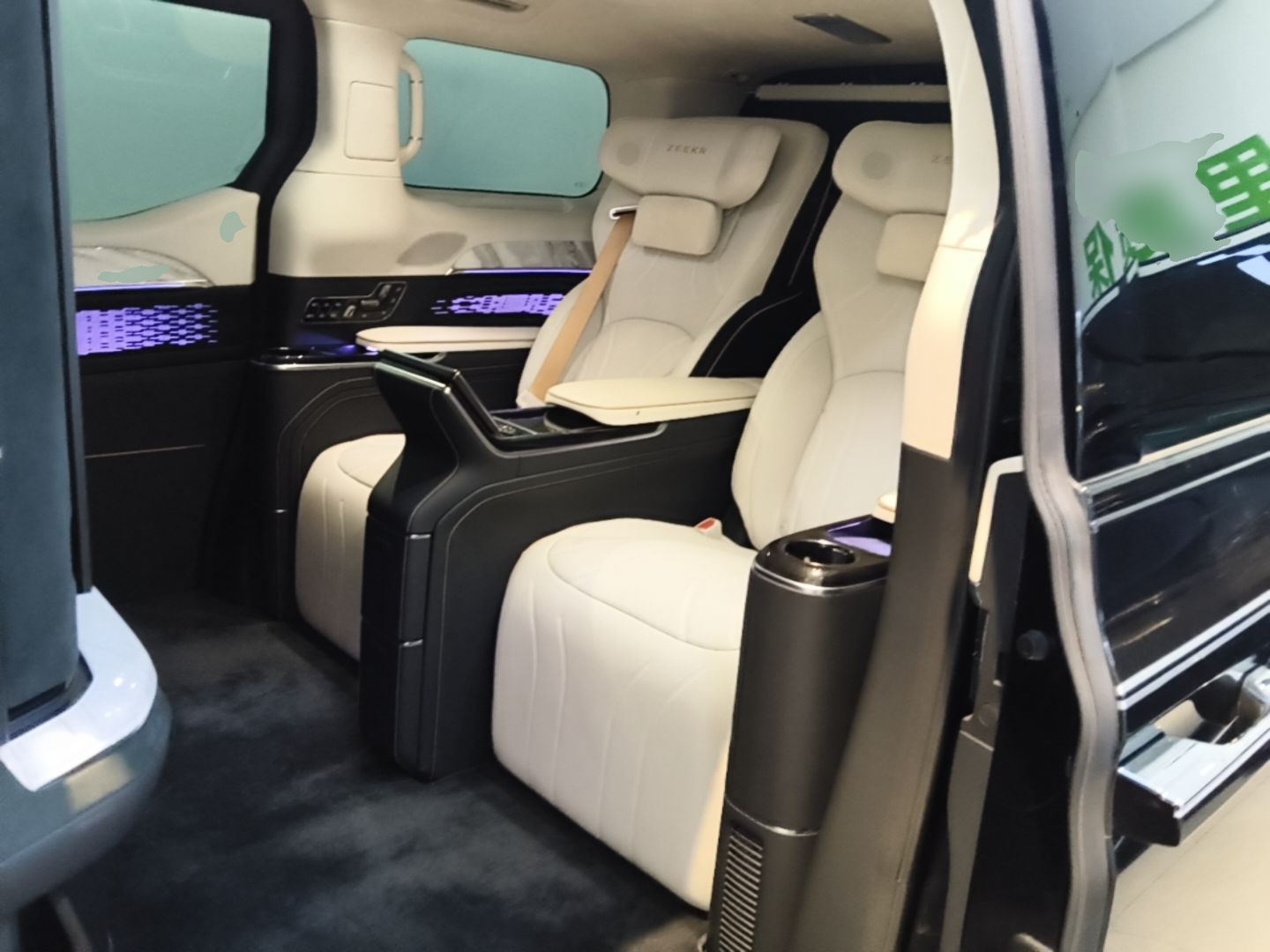 Zeekr 009 2024 GAC Trumpchi — снимка 20