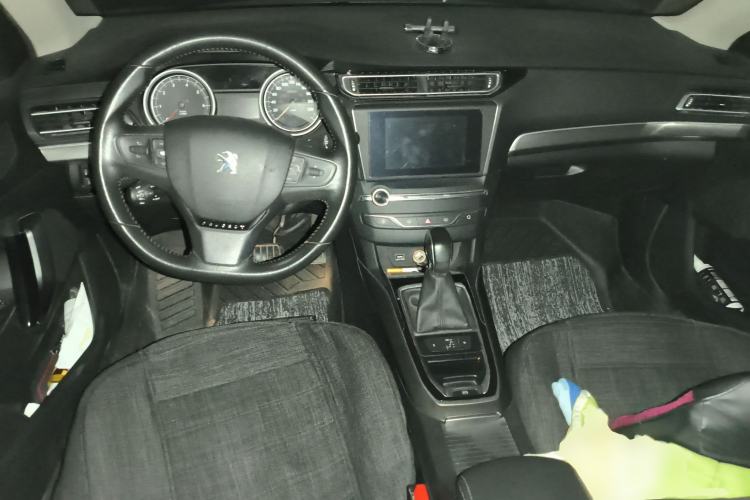 Used Peugeot 408 2014 1.8L Automatic Luxury Edition Center Console