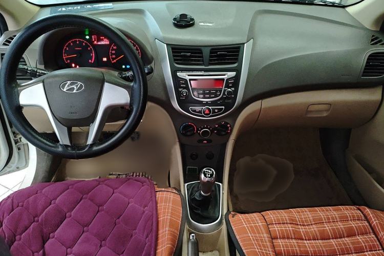 Used Hyundai Verna (older generation) 2011 Hatchback 1.4L Manual Comfort Model GS
